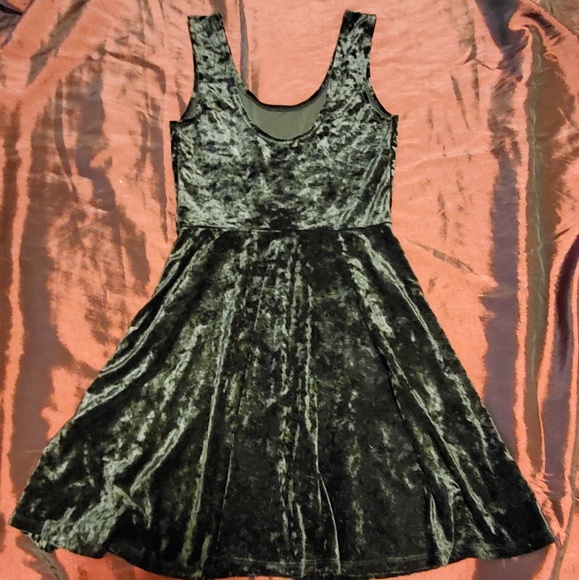 Forever 21 Dresses & Skirts - Velvet Mini Dress